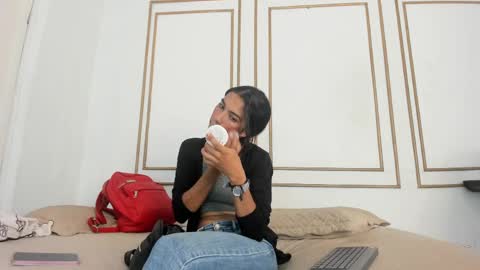 Snapshot of emily_gaviria1 chatting on 05-19-26, 12:11 emily_gaviria1 online show from 05-19-26, 12:11