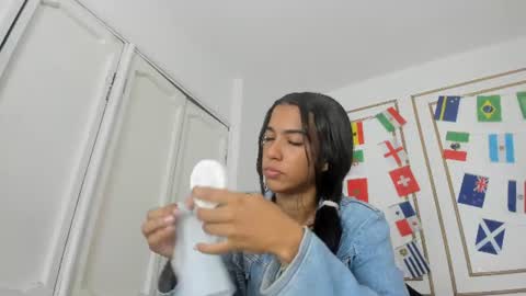 Snapshot of emily_gaviria1 chatting on 07-12-26, 12:18 emily_gaviria1 online show from 07-12-26, 12:18