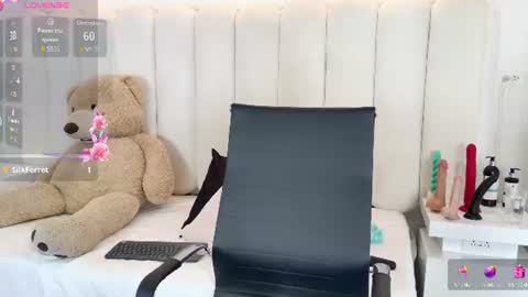 emily_hilton1 online show from 07-25-26, 06:38