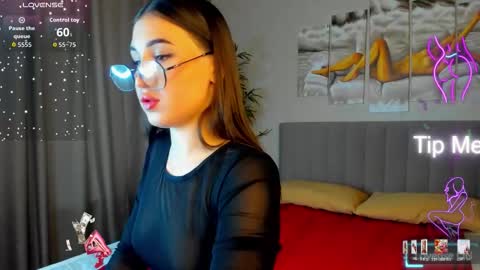 Snapshot of emily_lews chatting on 03-04-26, 01:33 Emily online show from 03-04-26, 01:33