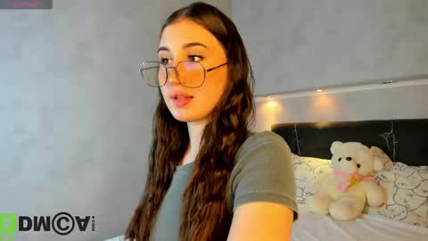 Snapshot of emily_lews chatting on 03-05-26, 01:23 Emily online show from 03-05-26, 01:23