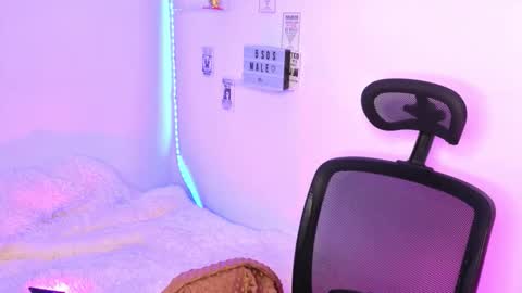 Snapshot of emily_lindey_ chatting on 02-19-26, 08:21 Emily Lindey online show from 02-19-26, 08:21