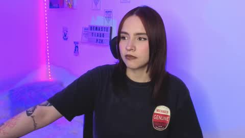 Snapshot of emily_lindey_ chatting on 02-26-26, 01:04 Emily Lindey online show from 02-26-26, 01:04