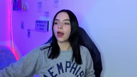 Snapshot of emily_lindey_ chatting on 03-06-26, 05:37 Emily Lindey online show from 03-06-26, 05:37