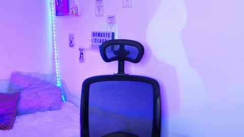 Snapshot of emily_lindey_ chatting on 03-08-26, 05:44 Emily Lindey online show from 03-08-26, 05:44