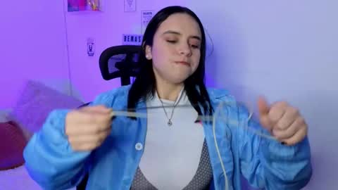 Snapshot of emily_lindey_ chatting on 03-10-26, 09:03 Emily Lindey online show from 03-10-26, 09:03