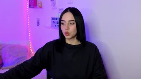 Snapshot of emily_lindey_ chatting on 03-13-26, 05:03 Emily Lindey online show from 03-13-26, 05:03