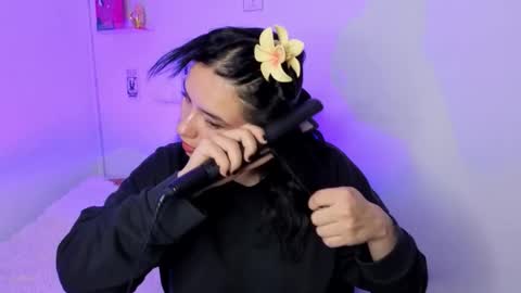 Snapshot of emily_lindey_ chatting on 03-17-26, 05:44 Emily Lindey online show from 03-17-26, 05:44