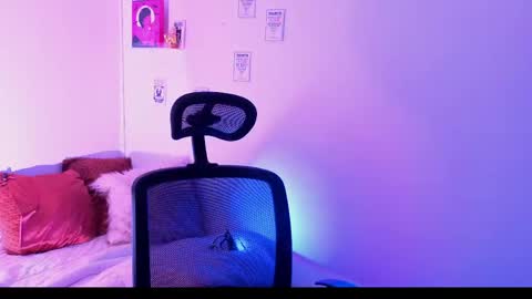 Emily Lindey online show from 04-29-26, 04:38
