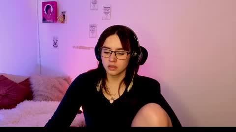 Snapshot of emily_lindey_ chatting on 05-07-26, 02:28 Emily Lindey online show from 05-07-26, 02:28