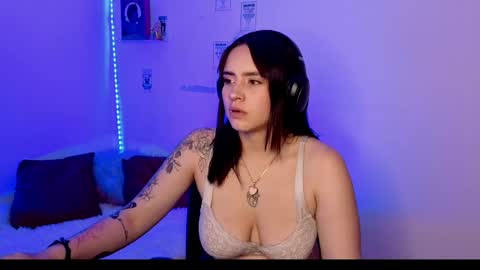 Snapshot of emily_lindey_ chatting on 05-08-26, 03:12 Emily Lindey online show from 05-08-26, 03:12