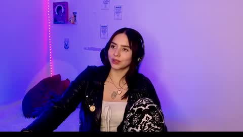 Snapshot of emily_lindey_ chatting on 05-09-26, 03:56 Emily Lindey online show from 05-09-26, 03:56