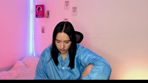 Snapshot of emily_lindey_ chatting on 05-14-26, 04:52 Emily Lindey online show from 05-14-26, 04:52