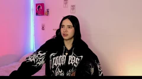 Snapshot of emily_lindey_ chatting on 05-15-26, 04:19 Emily Lindey online show from 05-15-26, 04:19