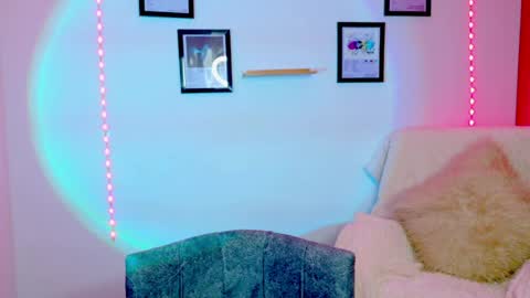 Snapshot of emily_lindey_ chatting on 06-04-26, 05:24 Emily Lindey online show from 06-04-26, 05:24