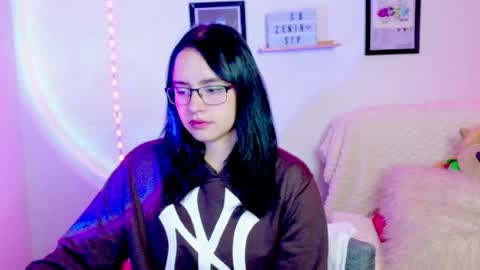 Snapshot of emily_lindey_ chatting on 06-11-26, 02:22 Emily Lindey online show from 06-11-26, 02:22