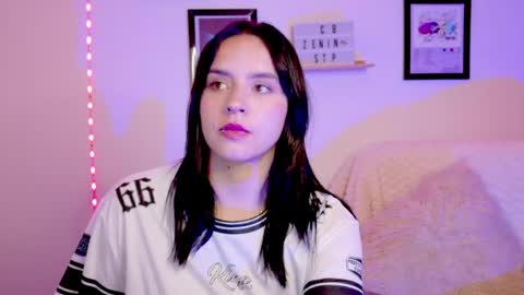 Snapshot of emily_lindey_ chatting on 06-12-26, 05:28 Emily Lindey online show from 06-12-26, 05:28