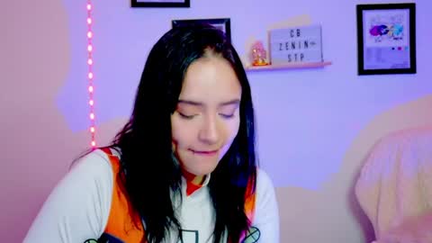 Snapshot of emily_lindey_ chatting on 06-13-26, 08:12 Emily Lindey online show from 06-13-26, 08:12