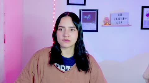Snapshot of emily_lindey_ chatting on 06-16-26, 06:49 Emily Lindey online show from 06-16-26, 06:49