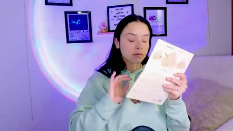 Emily Lindey online show from 07-10-26, 07:12