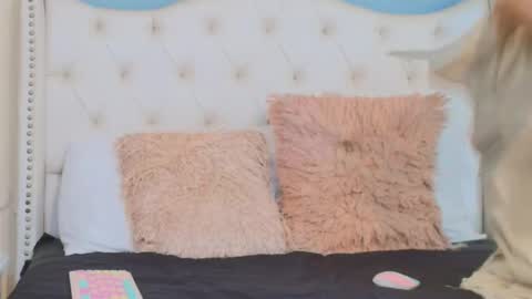 Emily online show from 11-28-25, 08:11