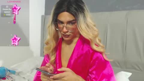 Snapshot of emily_nourx chatting on 04-28-26, 08:03 Emily online show from 04-28-26, 08:03