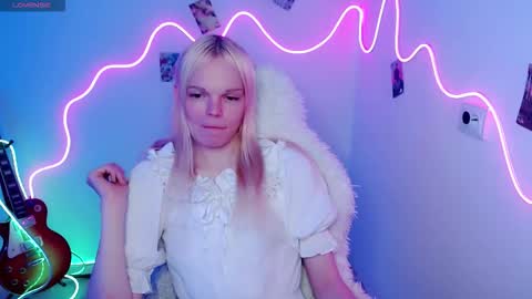 Snapshot of emily_nyaffe chatting on 10-28-25, 09:39 Lia online show from 10-28-25, 09:39