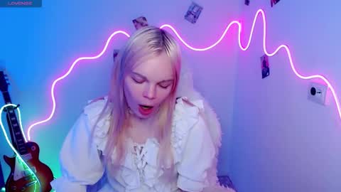 Snapshot of emily_nyaffe chatting on 10-31-25, 01:34 Lia online show from 10-31-25, 01:34