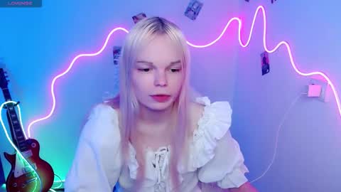 Snapshot of emily_nyaffe chatting on 11-01-25, 01:02 Lia online show from 11-01-25, 01:02