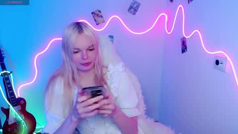 Snapshot of emily_nyaffe chatting on 11-03-25, 03:13 Lia online show from 11-03-25, 03:13