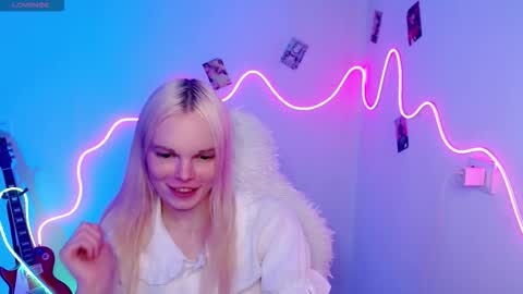 Snapshot of emily_nyaffe chatting on 11-06-25, 08:21 Lia online show from 11-06-25, 08:21