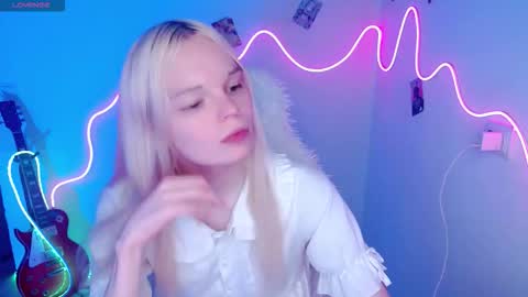Snapshot of emily_nyaffe chatting on 11-08-25, 03:45 Lia online show from 11-08-25, 03:45