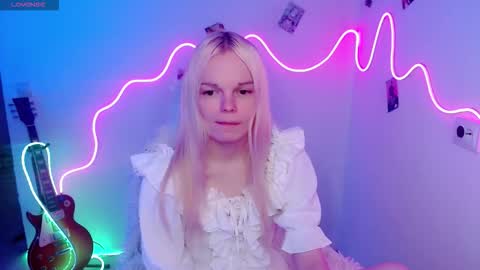 Snapshot of emily_nyaffe chatting on 11-10-25, 07:13 Lia online show from 11-10-25, 07:13