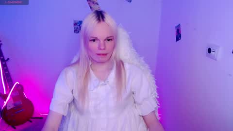 Snapshot of emily_nyaffe chatting on 11-26-25, 09:49 Lia online show from 11-26-25, 09:49