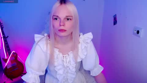 Snapshot of emily_nyaffe chatting on 12-05-25, 12:08 Lia online show from 12-05-25, 12:08