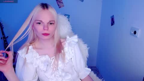 Snapshot of emily_nyaffe chatting on 12-05-25, 03:09 Lia online show from 12-05-25, 03:09