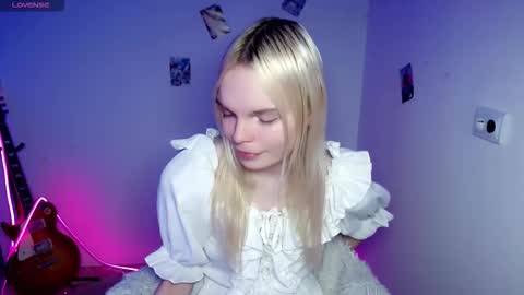 Snapshot of emily_nyaffe chatting on 12-17-25, 06:36 Lia online show from 12-17-25, 06:36
