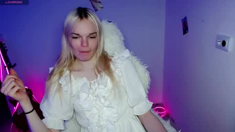 Snapshot of emily_nyaffe chatting on 12-19-25, 03:41 Lia online show from 12-19-25, 03:41
