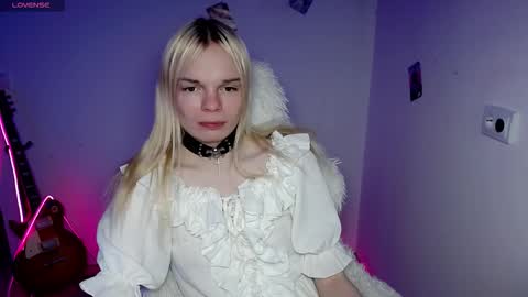 Snapshot of emily_nyaffe chatting on 12-20-25, 08:43 Lia online show from 12-20-25, 08:43