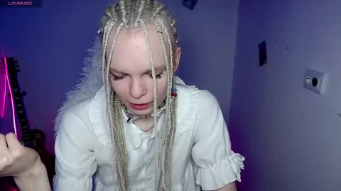 Snapshot of emily_nyaffe chatting on 01-07-26, 02:03 Lia online show from 01-07-26, 02:03