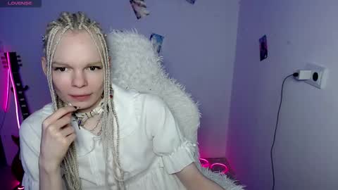 Snapshot of emily_nyaffe chatting on 01-08-26, 05:10 Lia online show from 01-08-26, 05:10