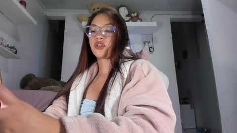 Snapshot of emily_palmeer chatting on 12-11-24, 09:09 emily_palmeer online show from 12-11-24, 09:09