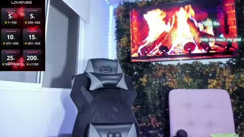 Snapshot of emily_palmeer chatting on 05-19-26, 10:21 emily_palmeer online show from 05-19-26, 10:21