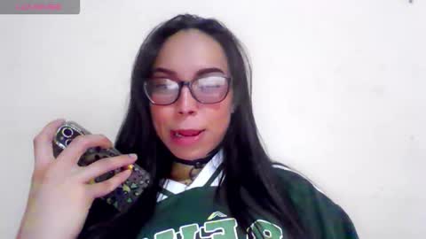 Snapshot of emily_paradise2 chatting on 03-26-26, 03:23 emily_paradise2 online show from 03-26-26, 03:23