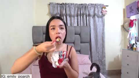 Snapshot of emily_poarch chatting on 12-21-24, 02:19 emily online show from 12-21-24, 02:19