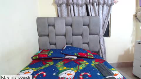 Snapshot of emily_poarch chatting on 12-23-24, 03:18 emily online show from 12-23-24, 03:18