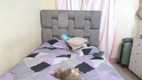 Snapshot of emily_poarch chatting on 02-13-25, 02:34 emily online show from 02-13-25, 02:34