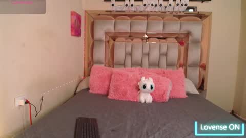 Snapshot of emily_poarch chatting on 10-15-25, 11:16 emily online show from 10-15-25, 11:16