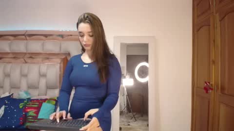 Snapshot of emily_poarch chatting on 11-27-25, 11:07 emily online show from 11-27-25, 11:07