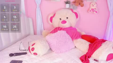 Snapshot of emily_restrepoo chatting on 05-16-26, 06:54 Emily online show from 05-16-26, 06:54